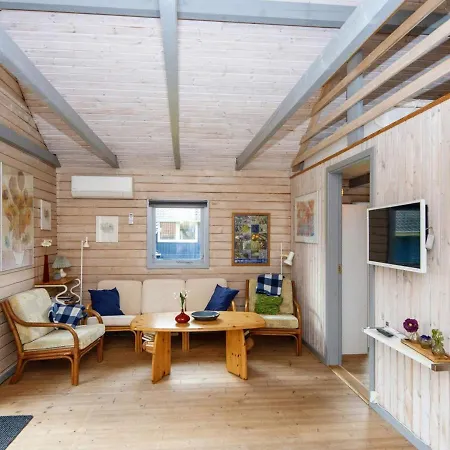 4 Person In Hovborg-by Traum * Ховборг