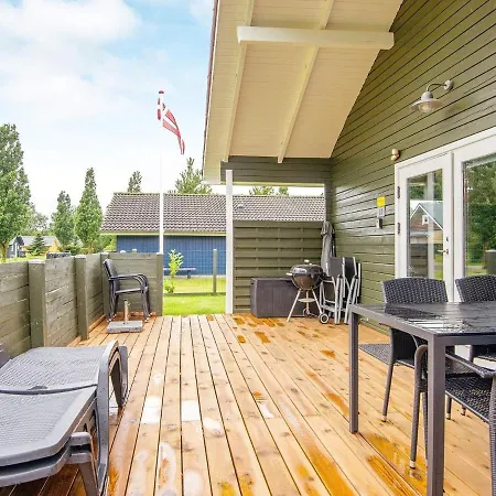 4 Person In Hovborg-by Traum